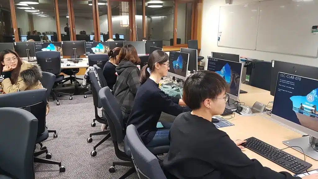 직장인 영어 공부, 하루 시간보다 업무 과업·기록으로 설계하기 관련 실제 상황 사진