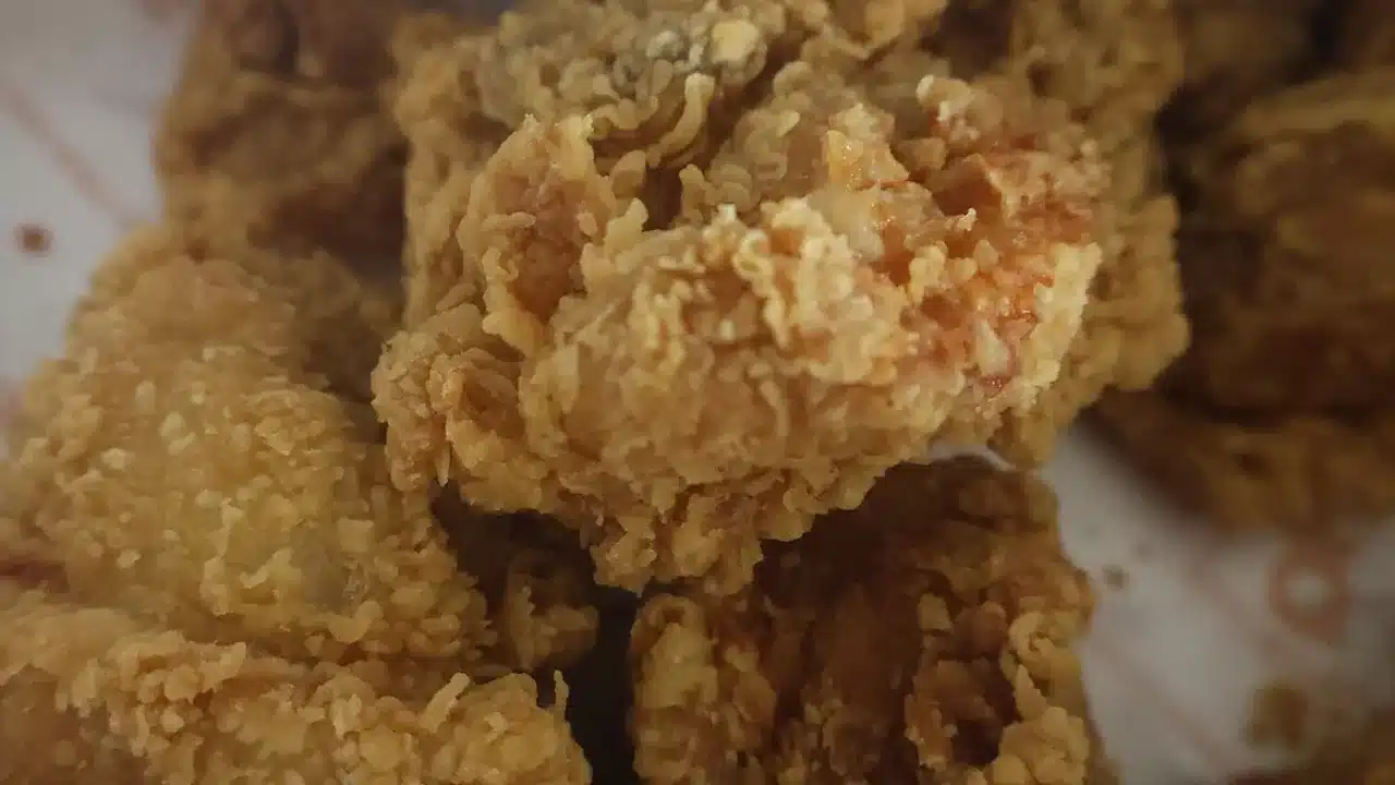저당밥솥 밥맛을 같은 조건으로 비교하는 모습