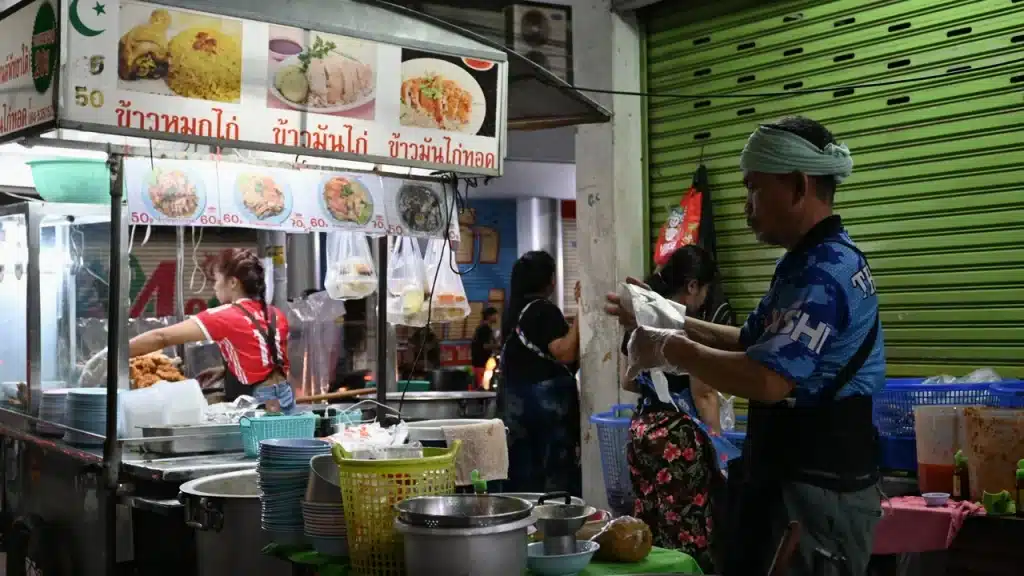 태국 야간 길거리 음식점의 실제 조리 현장