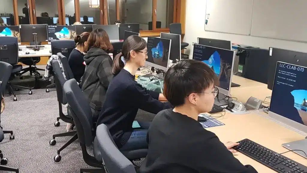 영어 어학원에서 배우는 것과 독학의 차이는 무엇일까 관련 실제 상황 사진