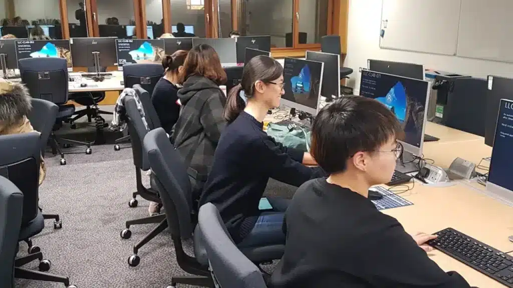 쉐도잉 학습법 효과적으로 활용하는 방법 관련 실제 상황 사진