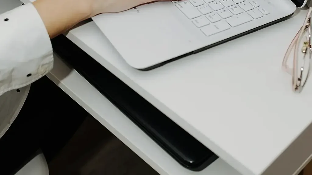 IP 자동 변경 전 VPN·서비스 약관 확인사항 관련 실사 이미지