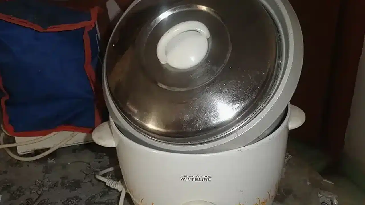 전기밥솥 내솥과 부품 확인
