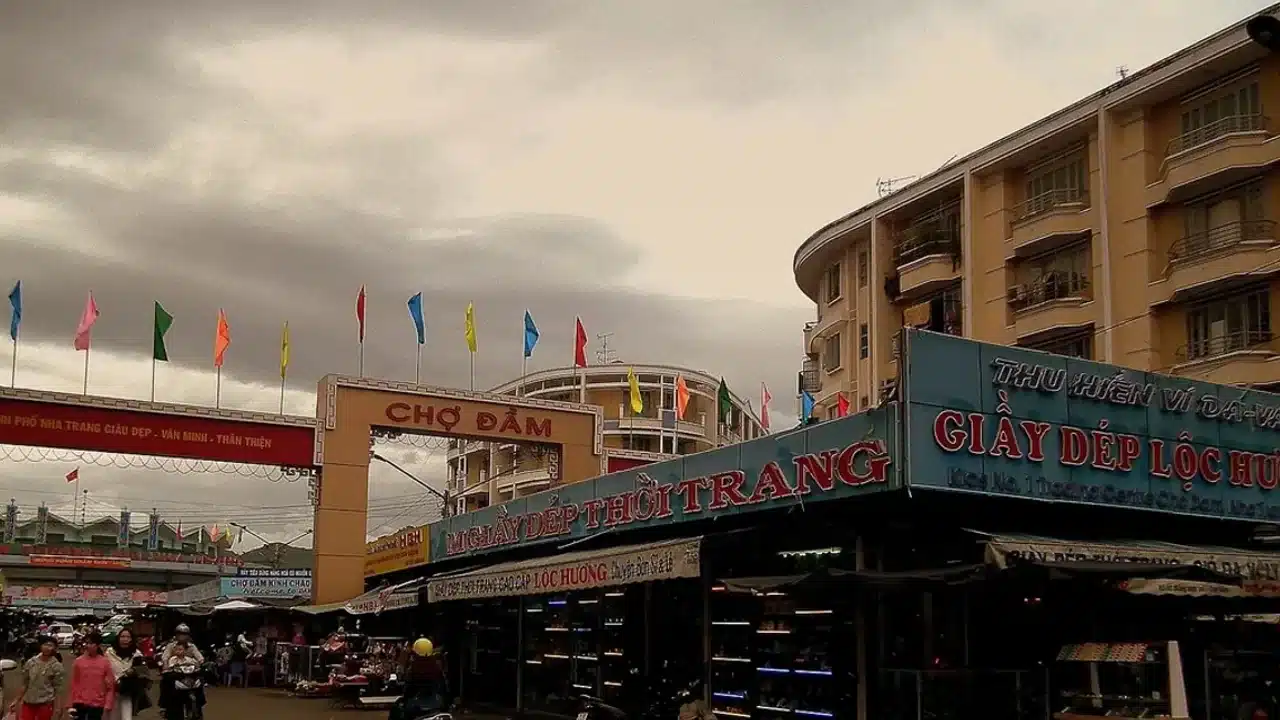 베트남 해변 도시와 리조트 풍경