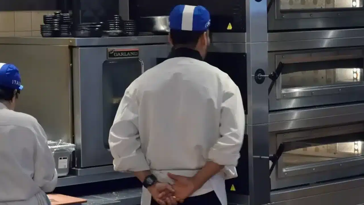 오키나와 나하 국제거리 포장마차촌의 저녁 풍경